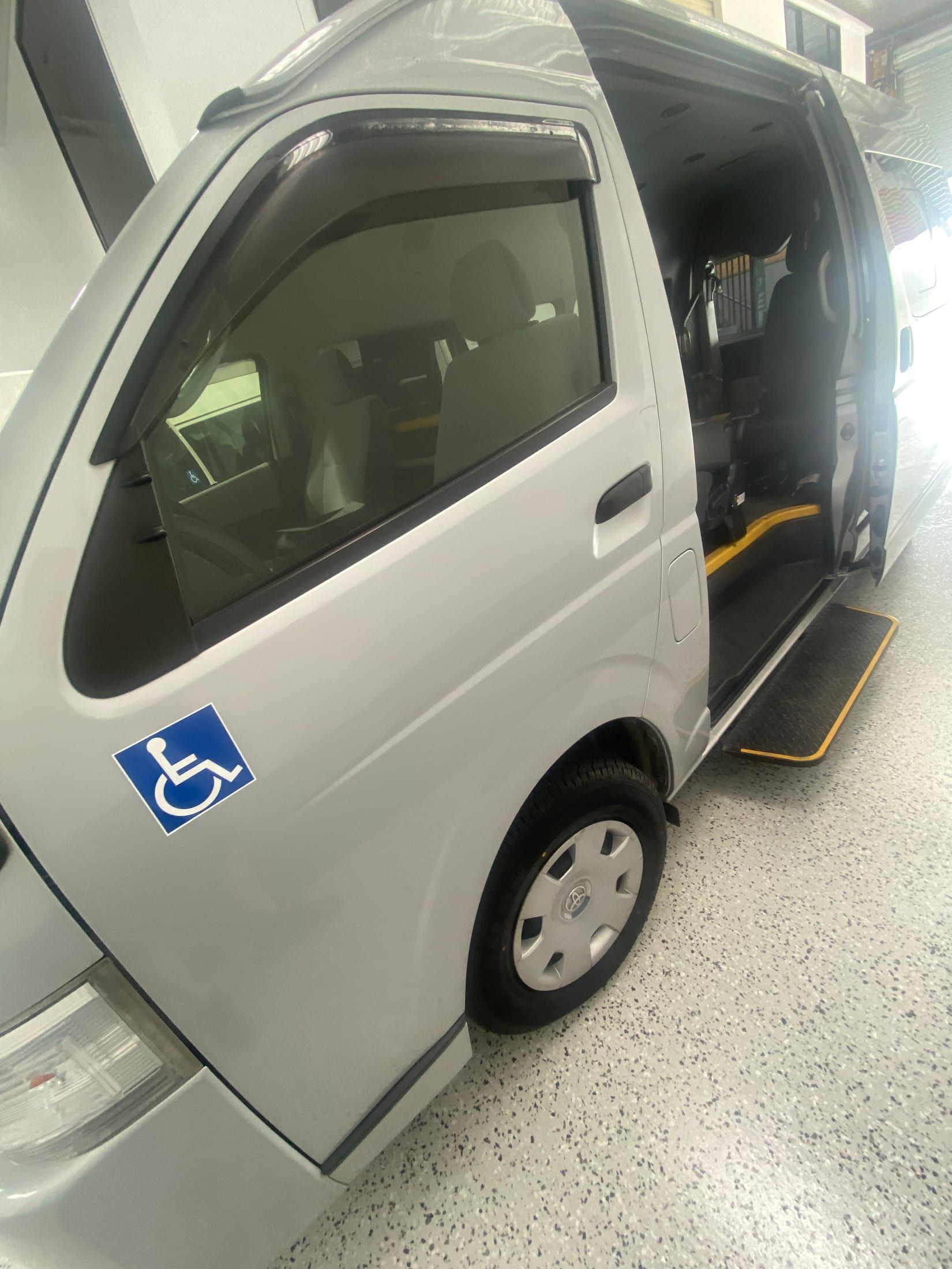 Toyota Hiace 905QE4 photo 7